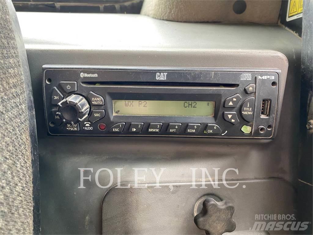 CAT 262D 滑移轉向裝載機