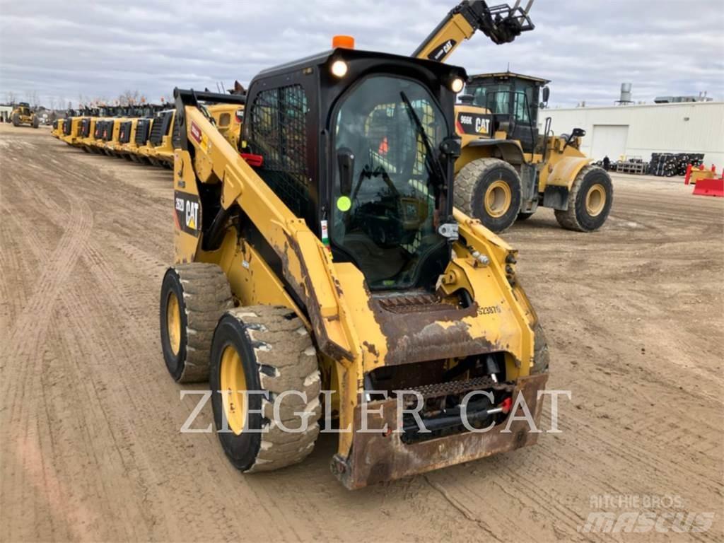 CAT 262D 滑移轉向裝載機