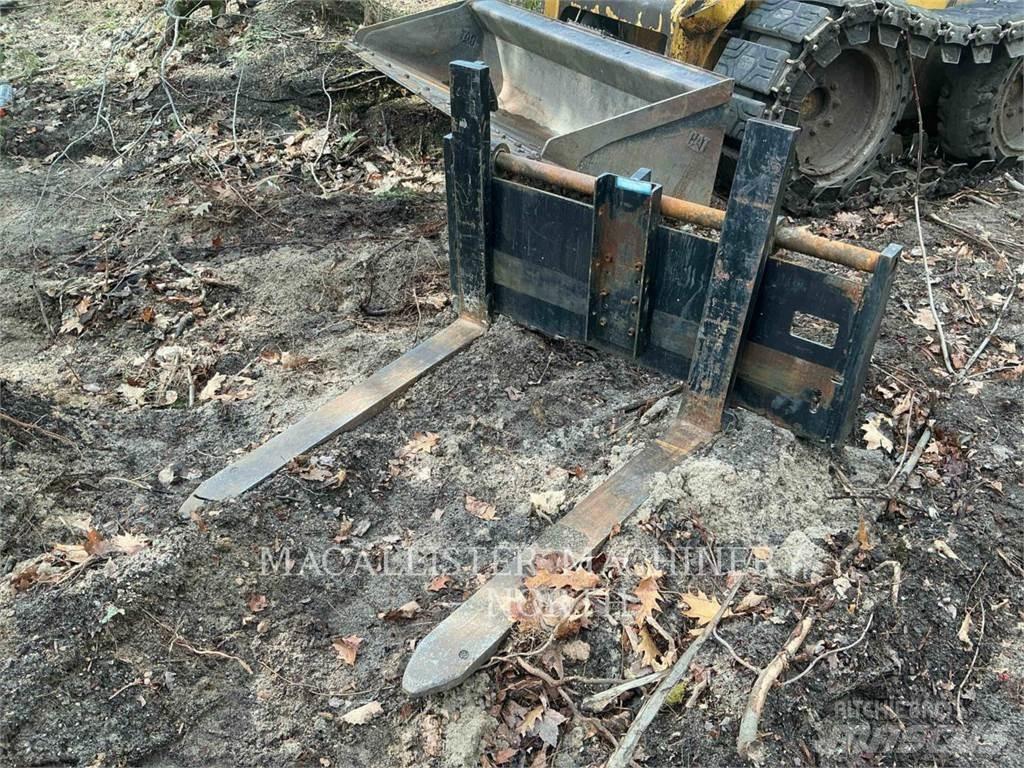 CAT 262D 滑移轉向裝載機