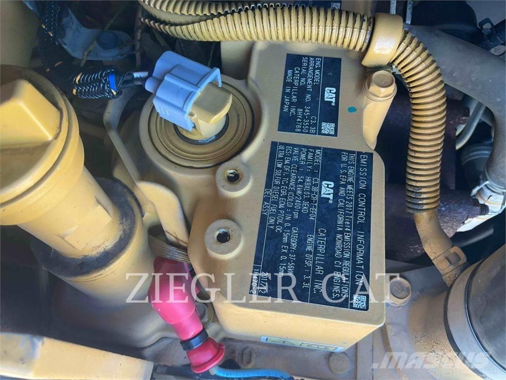 CAT 262D 滑移轉向裝載機