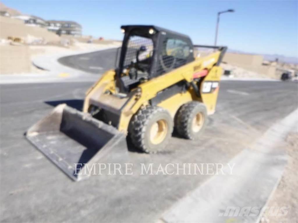 CAT 262D 滑移轉向裝載機