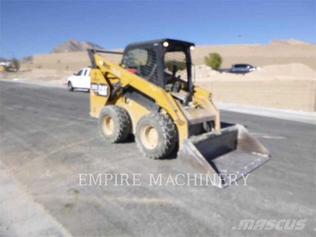 CAT 262D 滑移轉向裝載機