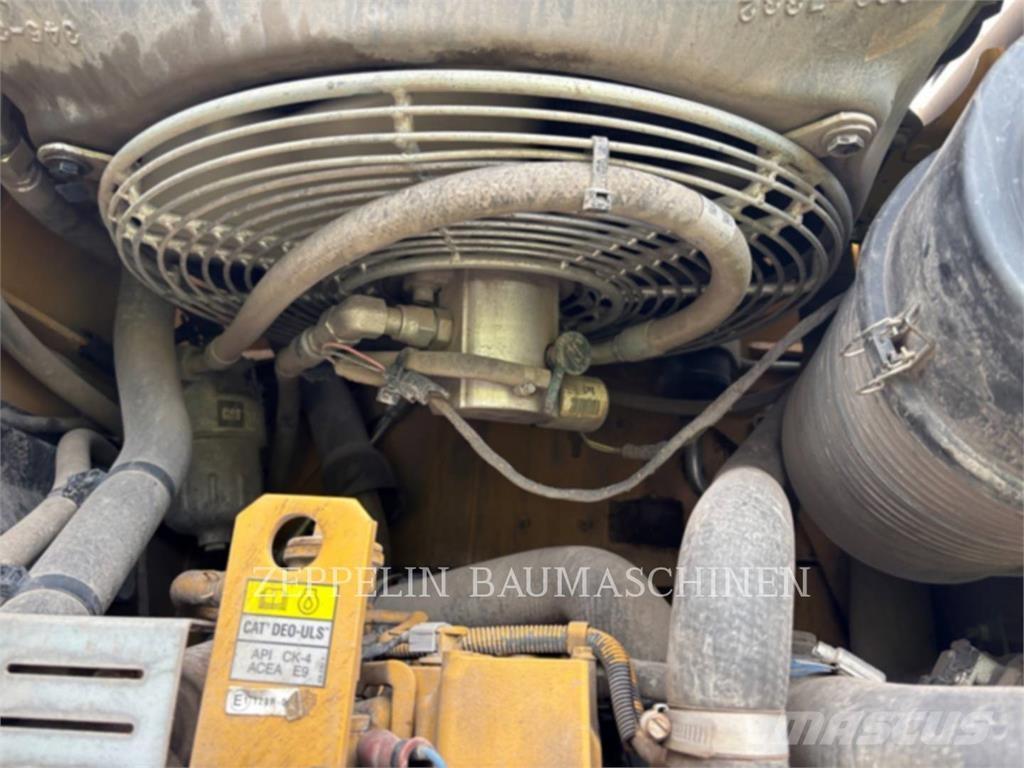 CAT 262D 滑移轉向裝載機