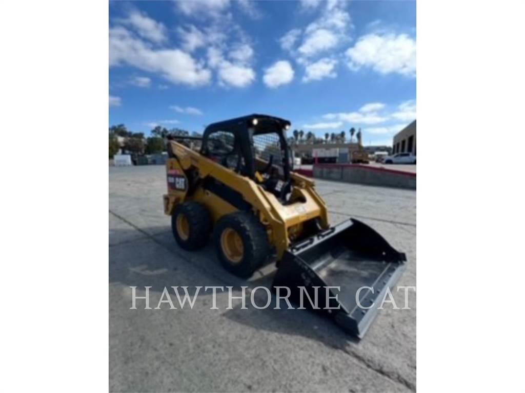 CAT 262D 滑移轉向裝載機