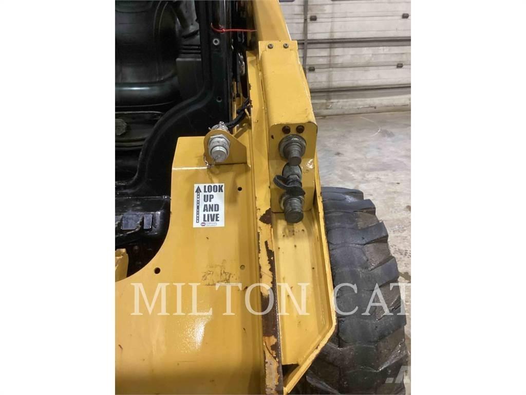 CAT 262D 3 滑移轉向裝載機
