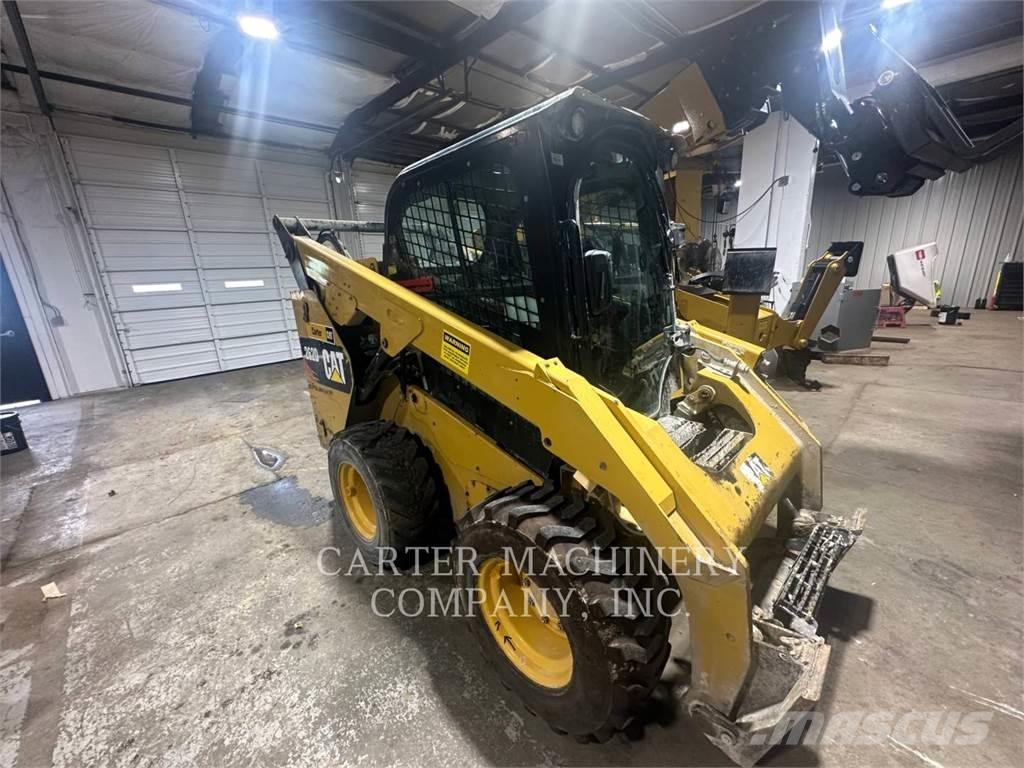 CAT 262D ACHF 滑移轉向裝載機