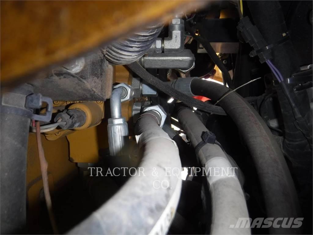 CAT 262D H2CB 滑移轉向裝載機