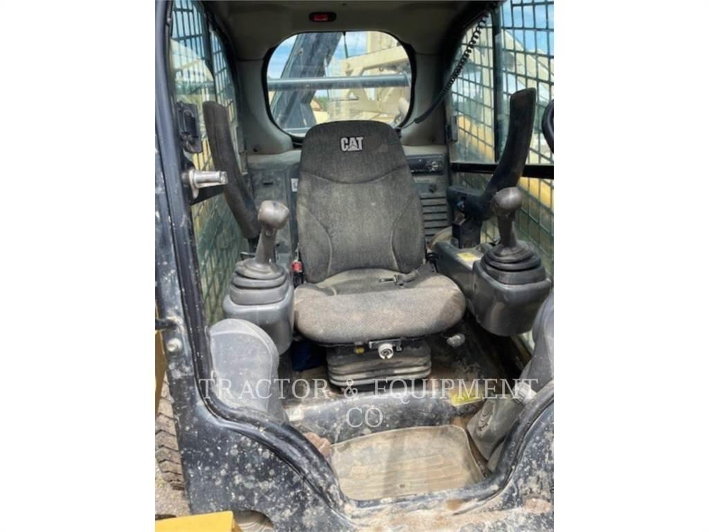 CAT 262D H3CB 滑移轉向裝載機