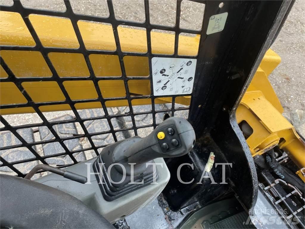 CAT 262D3 滑移轉向裝載機