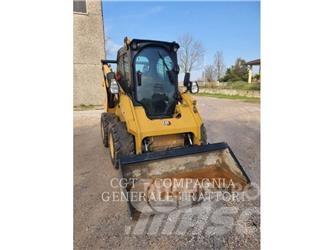 CAT 262D3 滑移轉向裝載機