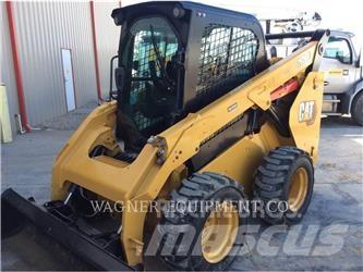 CAT 262D3 滑移轉向裝載機