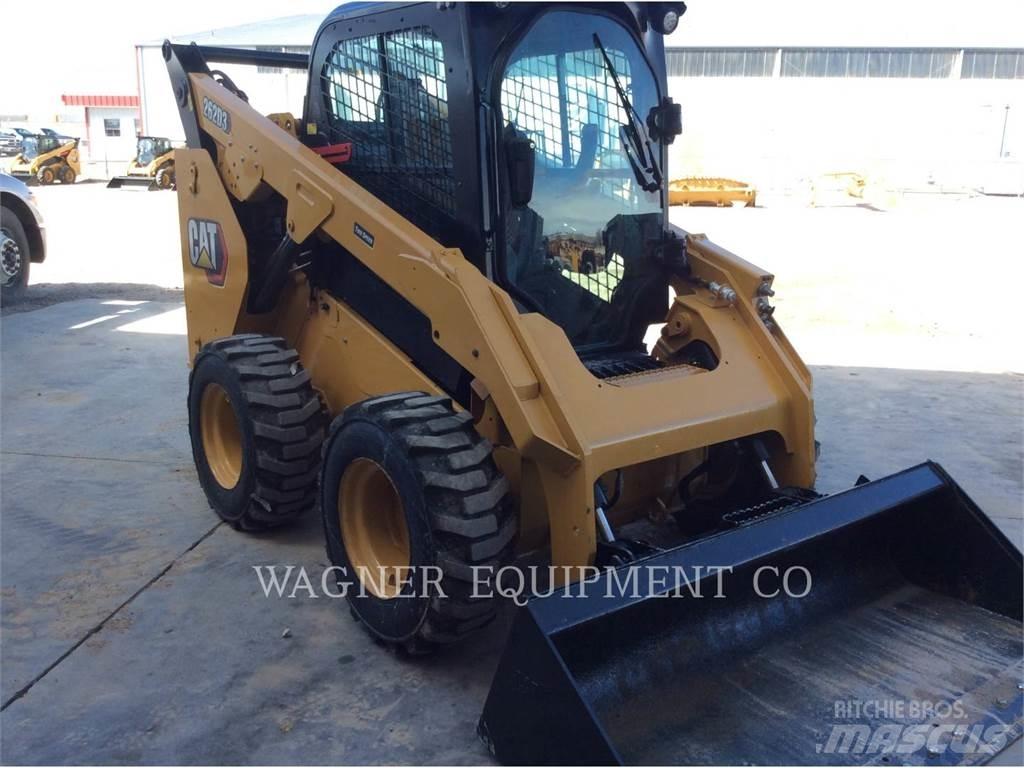 CAT 262D3 滑移轉向裝載機