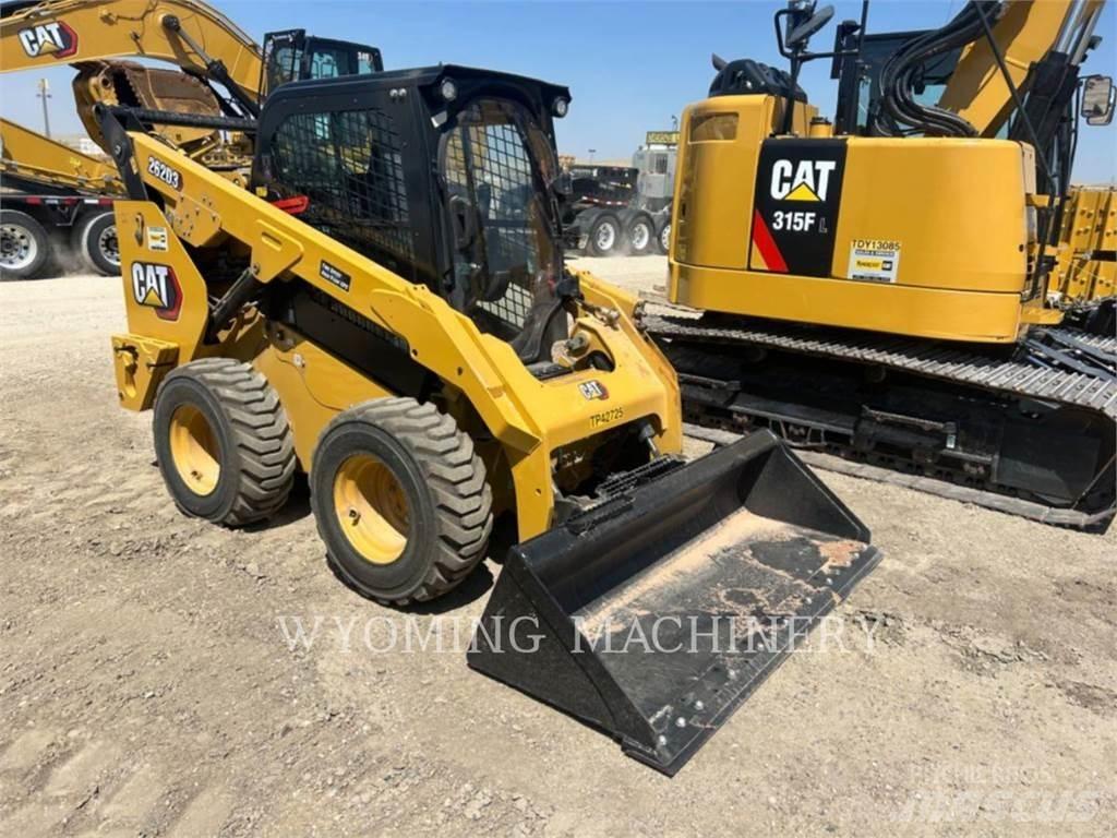 CAT 262D3 滑移轉向裝載機