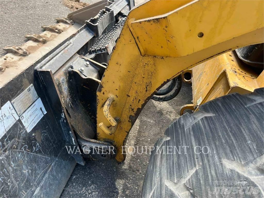 CAT 262D3 滑移轉向裝載機