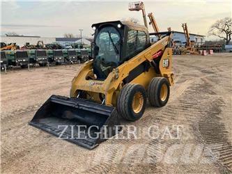 CAT 262D3 滑移轉向裝載機