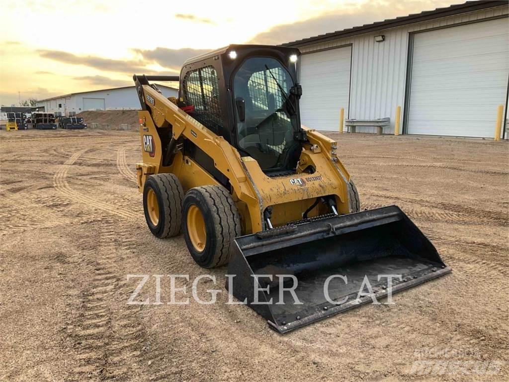 CAT 262D3 滑移轉向裝載機