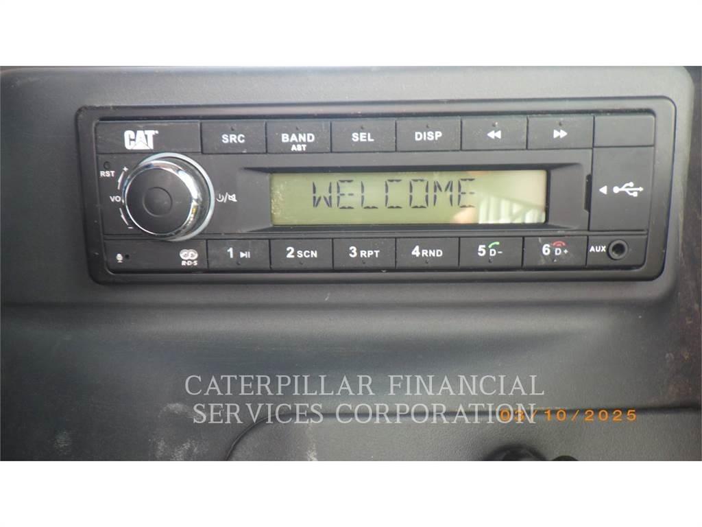 CAT 262D3 滑移轉向裝載機