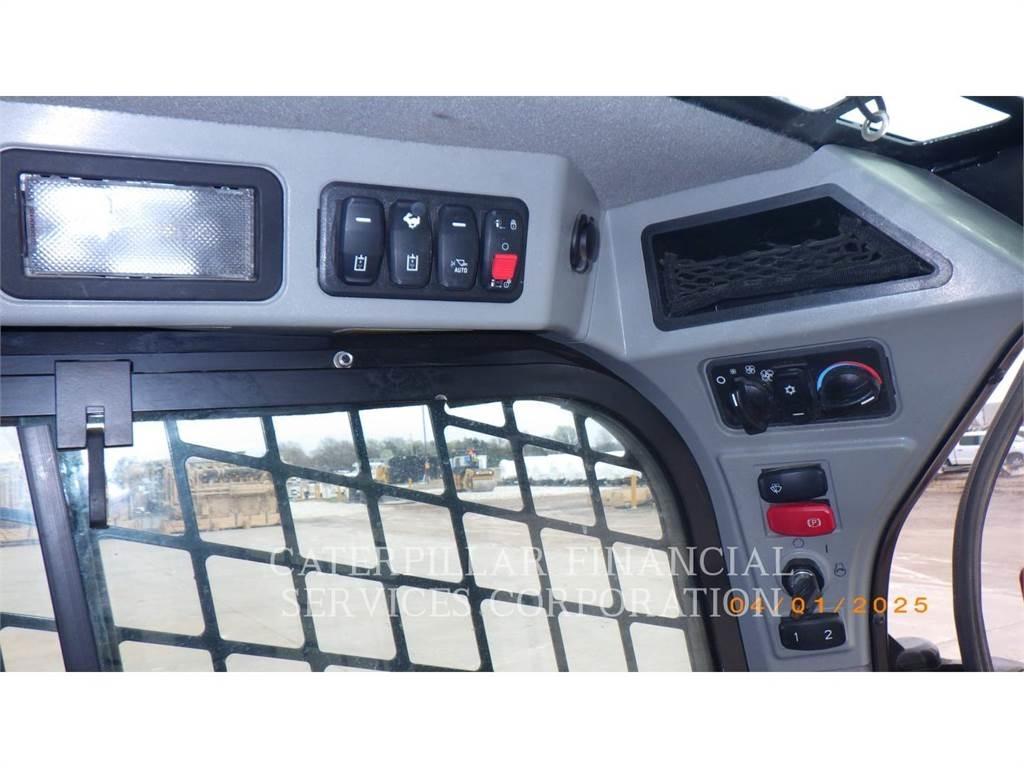 CAT 262D3 滑移轉向裝載機