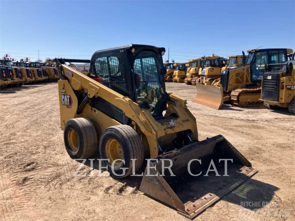 CAT 262D3 滑移轉向裝載機