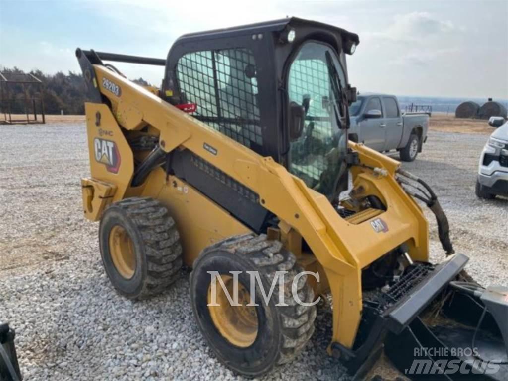 CAT 262D3 滑移轉向裝載機