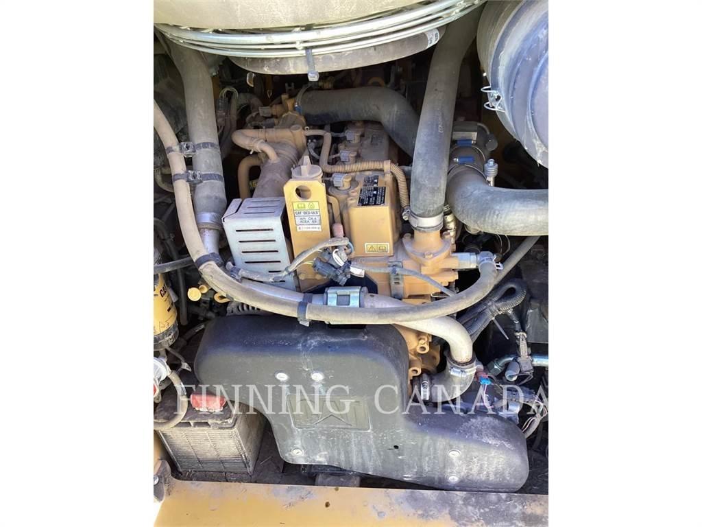 CAT 262D3 滑移轉向裝載機