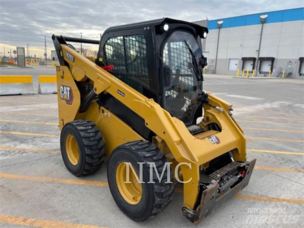 CAT 262D3 滑移轉向裝載機