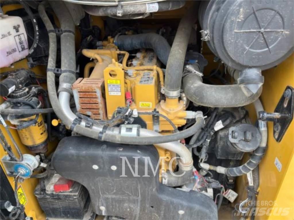 CAT 262D3 滑移轉向裝載機