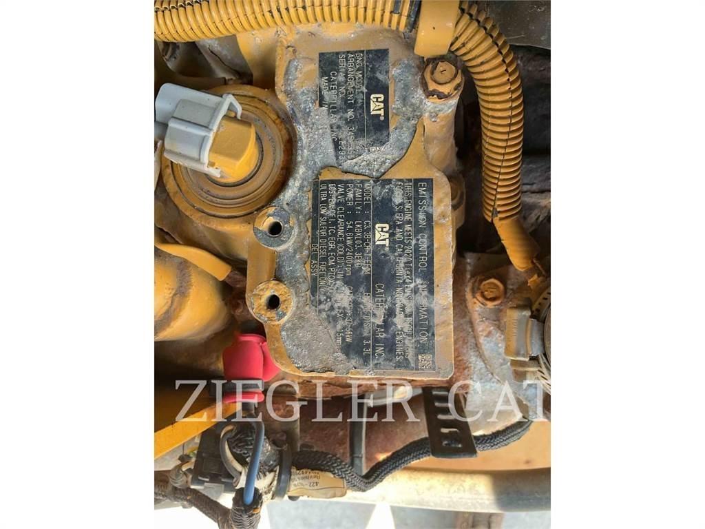 CAT 262D3 滑移轉向裝載機