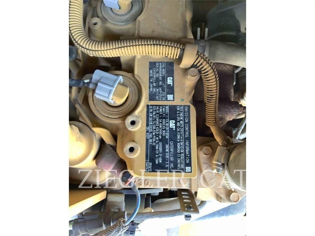 CAT 262D3 滑移轉向裝載機
