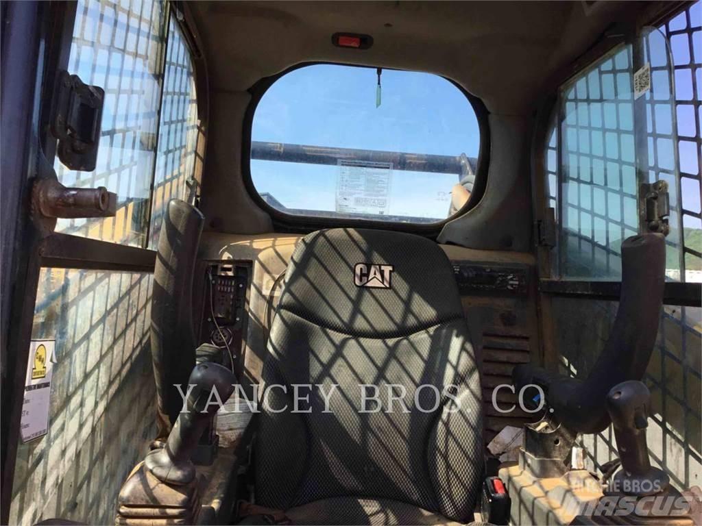 CAT 262D3 滑移轉向裝載機