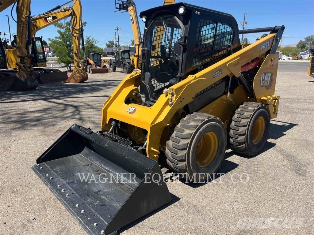 CAT 262D3 滑移轉向裝載機