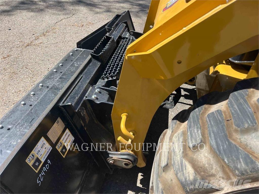 CAT 262D3 滑移轉向裝載機