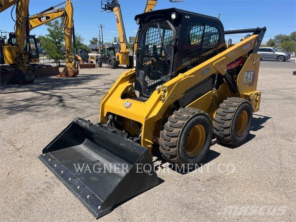 CAT 262D3 滑移轉向裝載機