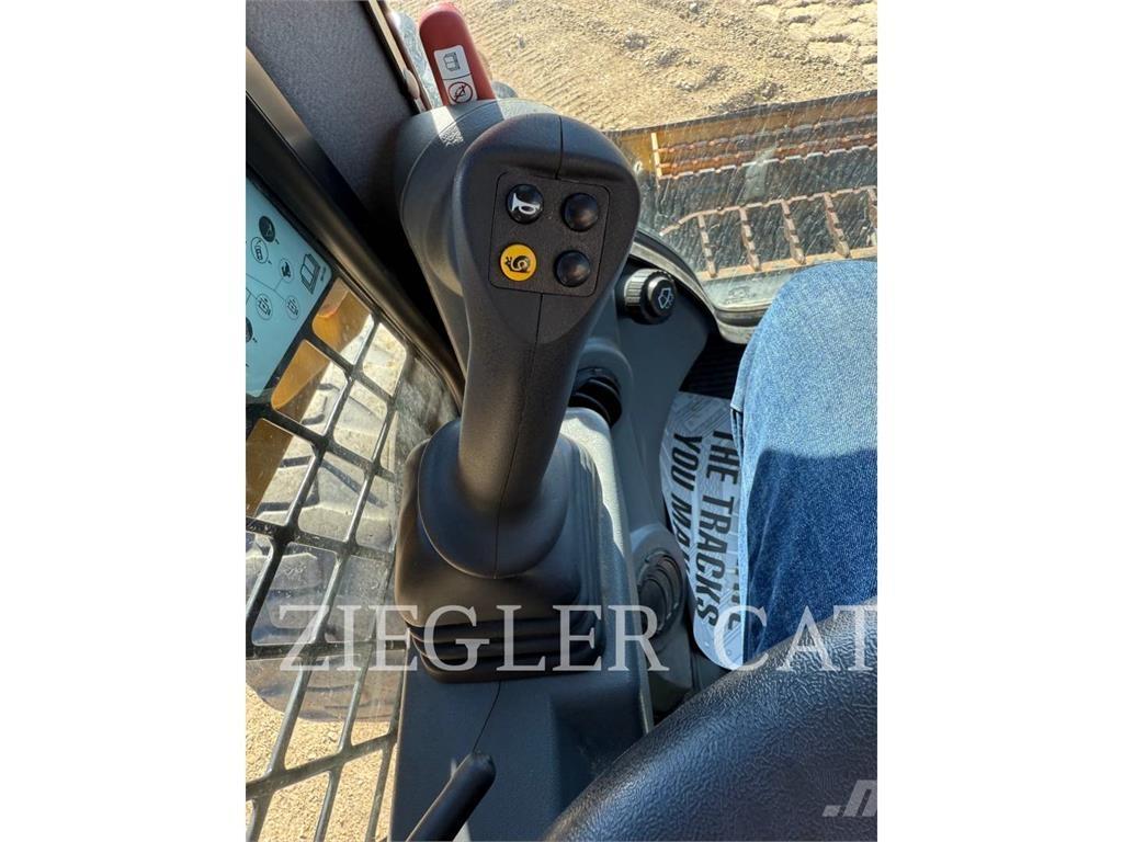 CAT 262D3 滑移轉向裝載機