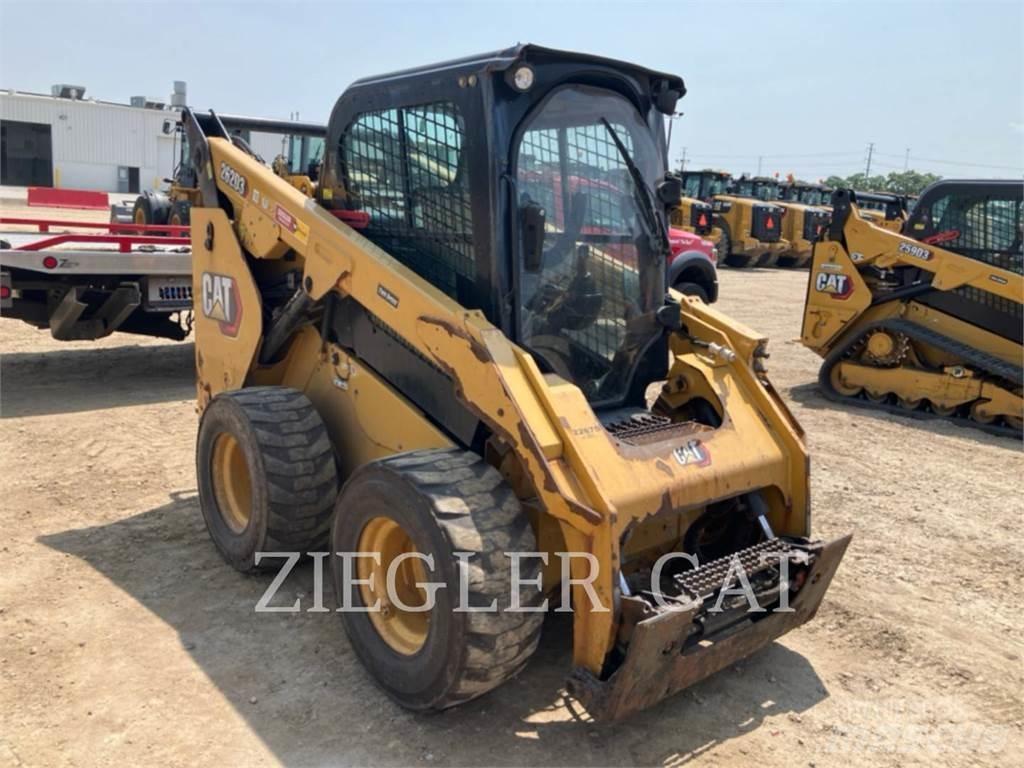 CAT 262D3 滑移轉向裝載機