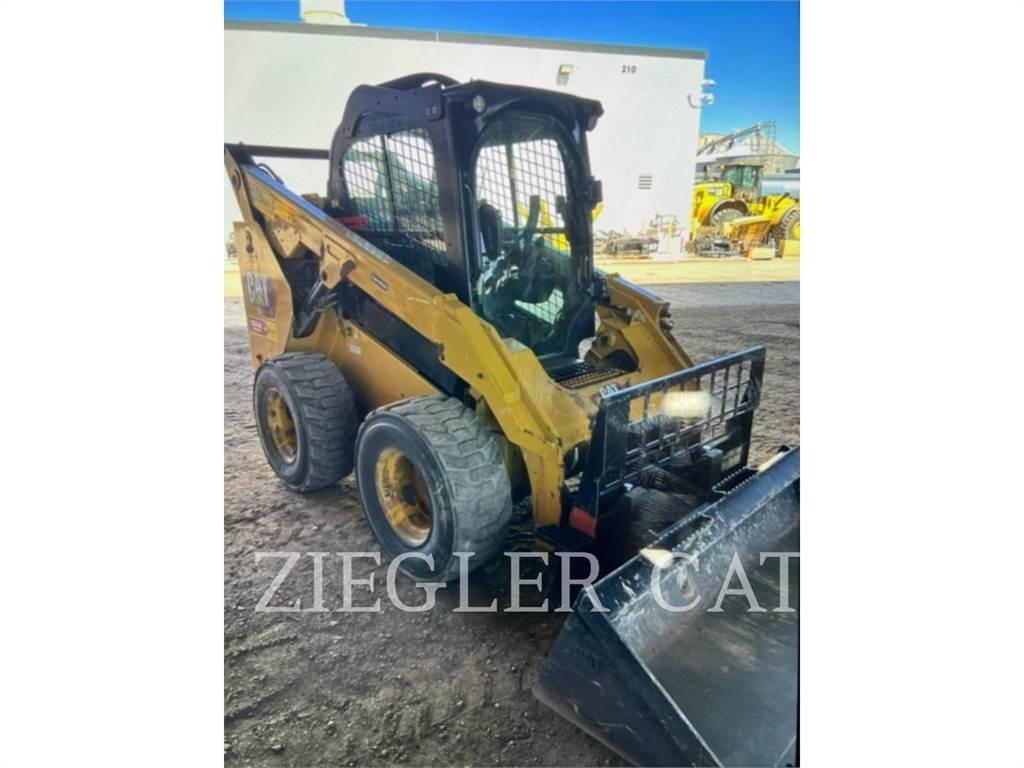 CAT 262D3 滑移轉向裝載機