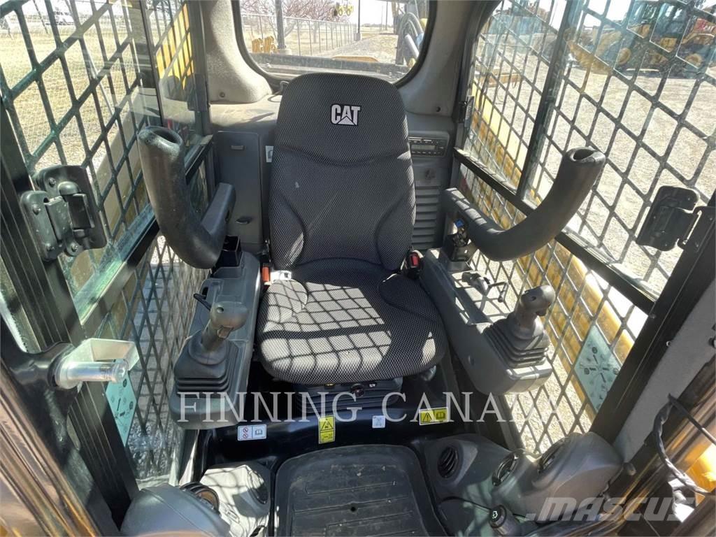 CAT 262D3 滑移轉向裝載機