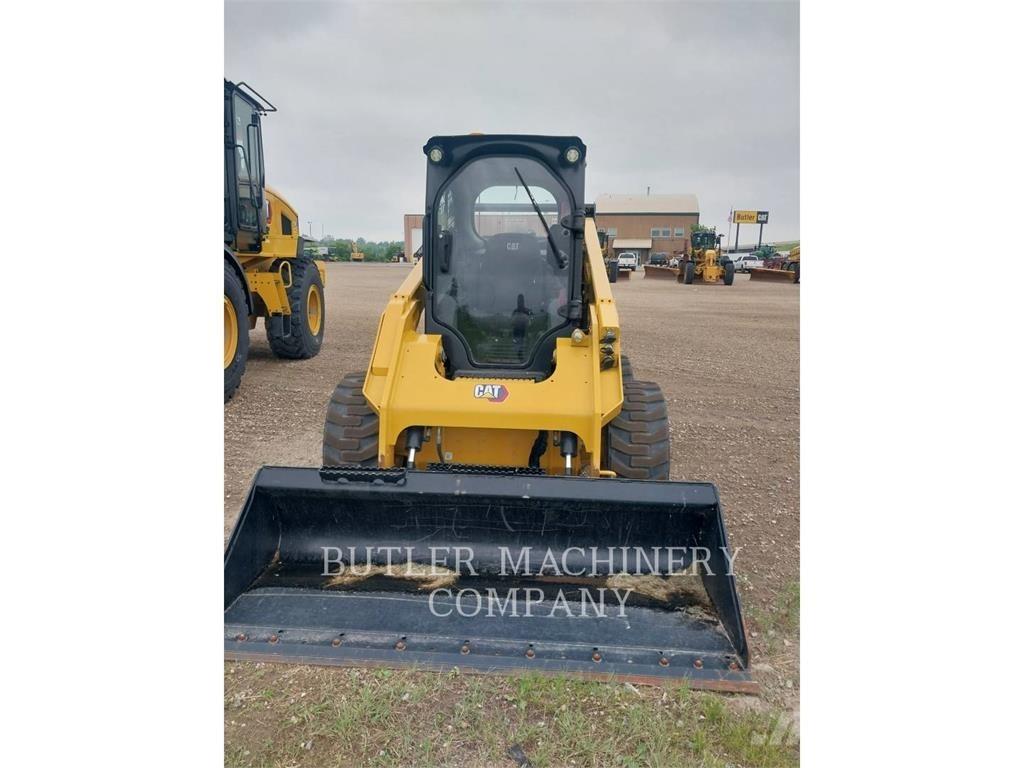 CAT 262D3 滑移轉向裝載機
