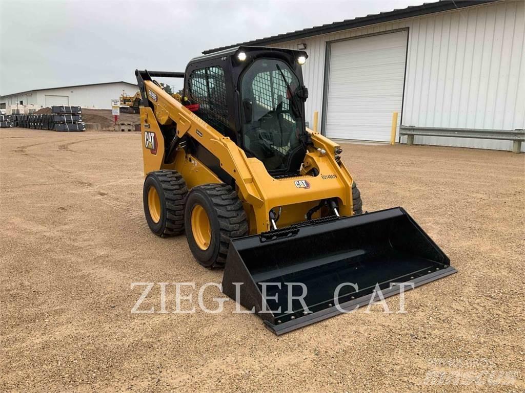 CAT 262D3 滑移轉向裝載機