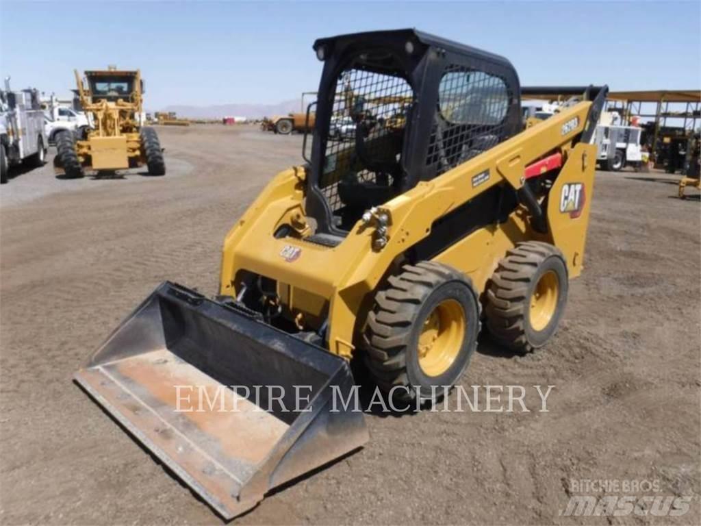 CAT 262D3 滑移轉向裝載機