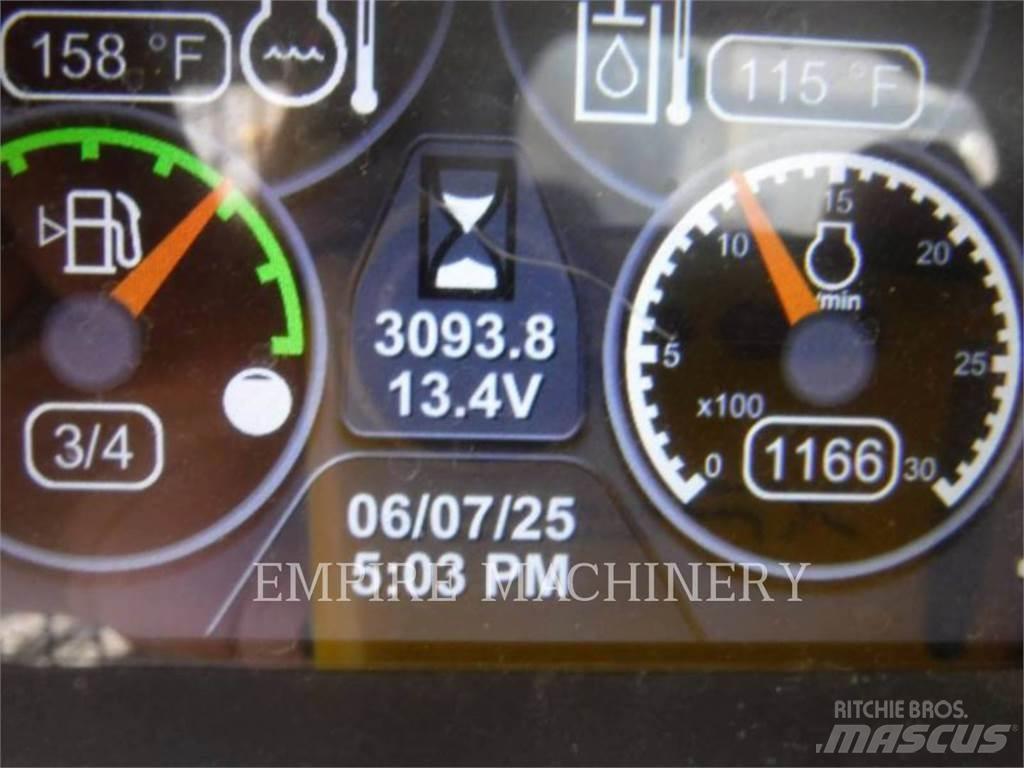 CAT 262D3 滑移轉向裝載機