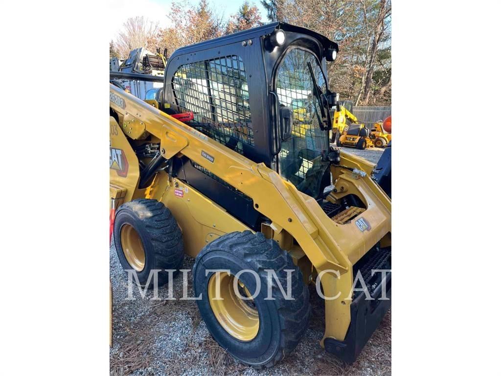 CAT 262D3 滑移轉向裝載機