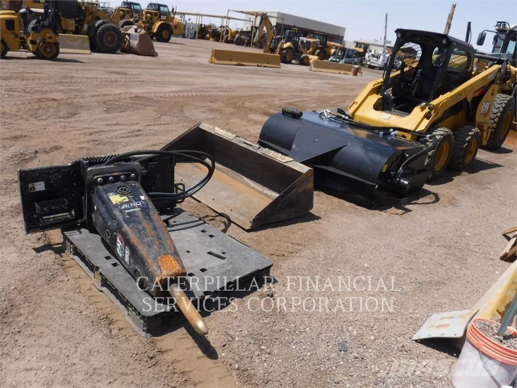 CAT 262D3 滑移轉向裝載機