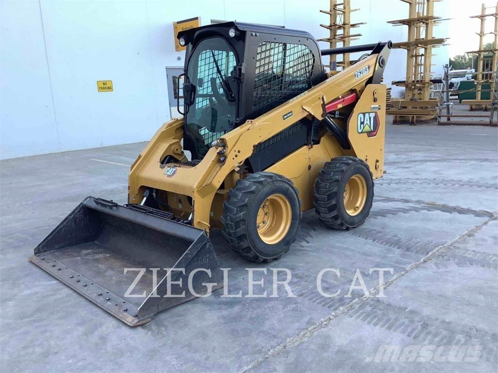 CAT 262D3 滑移轉向裝載機
