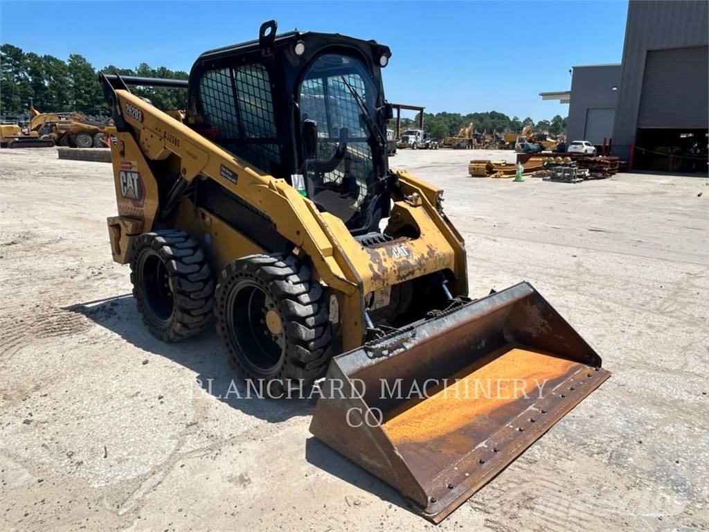 CAT 262D3 滑移轉向裝載機