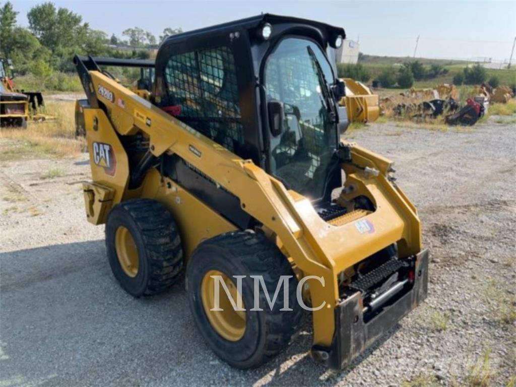 CAT 262D3 滑移轉向裝載機