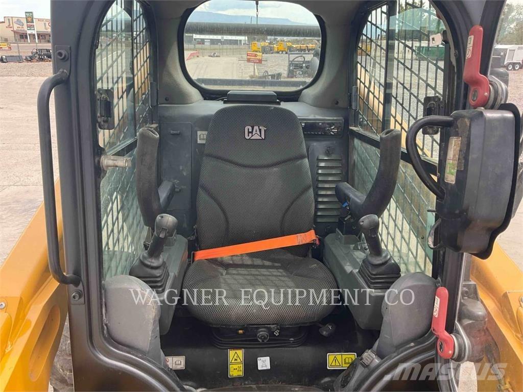 CAT 262D3 滑移轉向裝載機