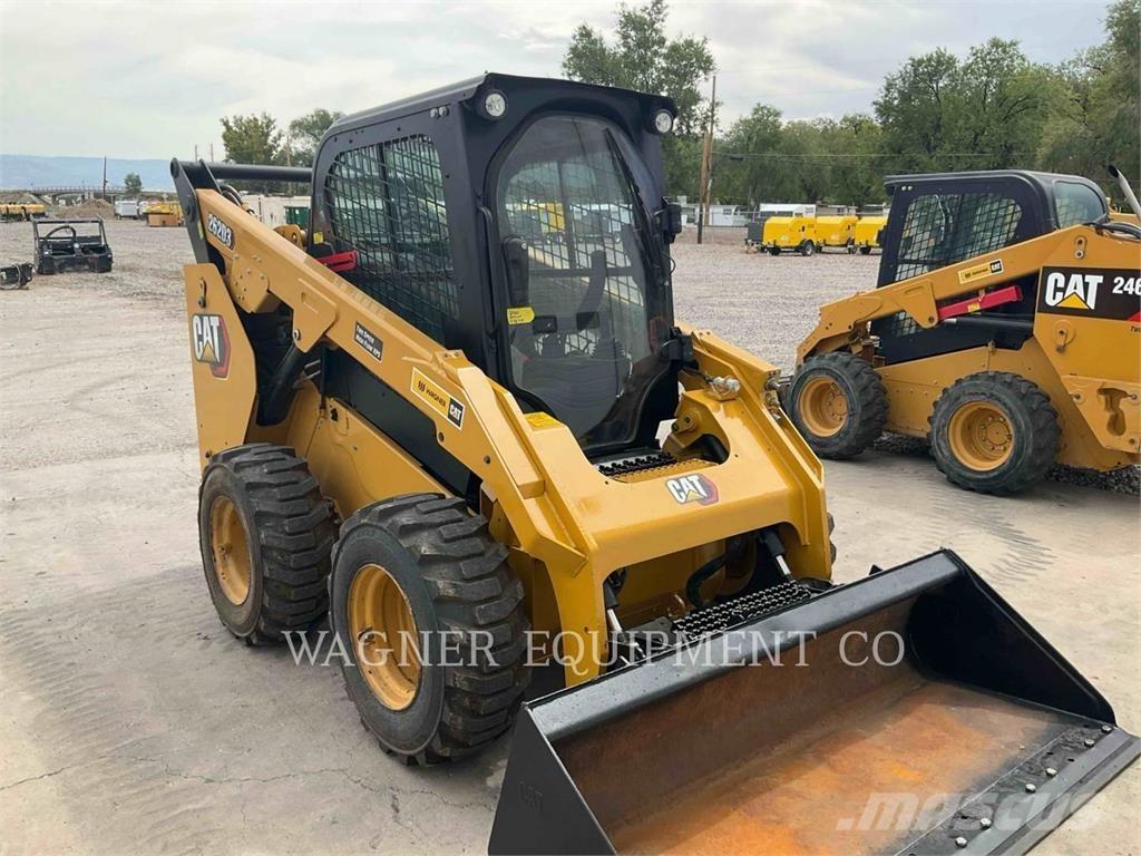 CAT 262D3 滑移轉向裝載機
