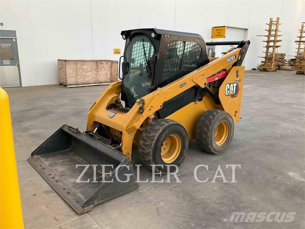CAT 262D3 滑移轉向裝載機