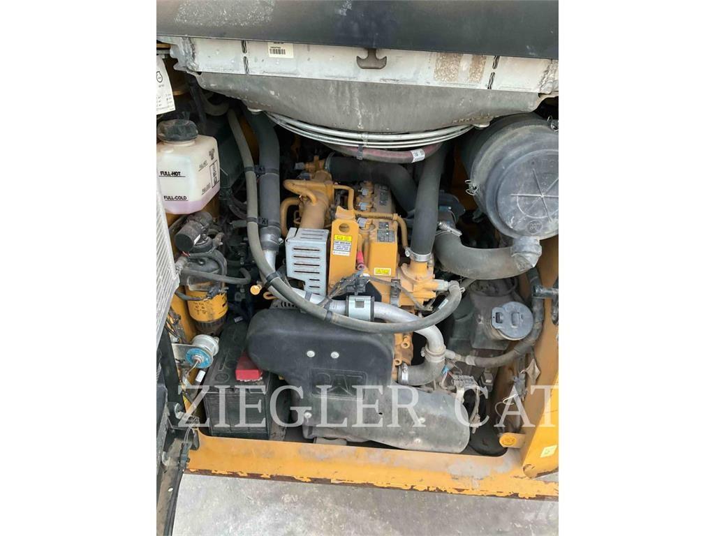 CAT 262D3 滑移轉向裝載機